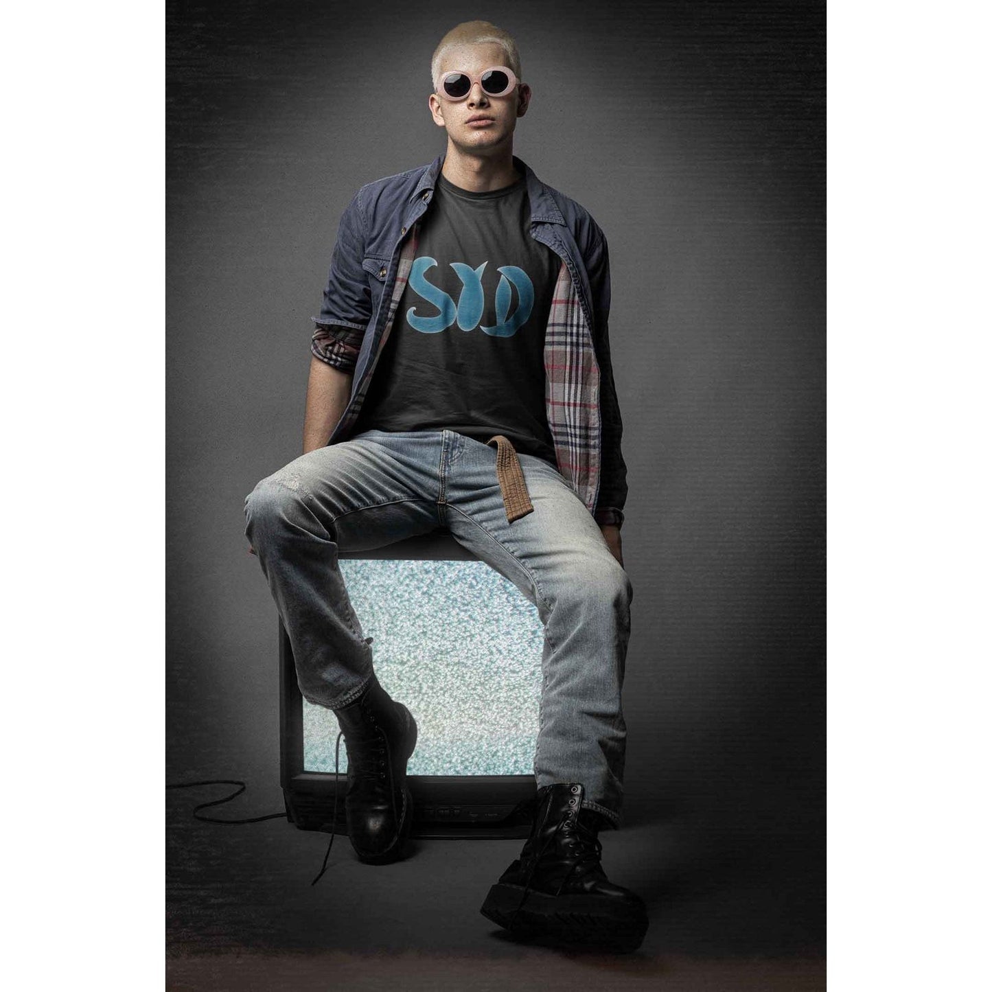 Black & Blue T-shirt - Sunny Sydney Australia - Famous Outdoor Gear Store