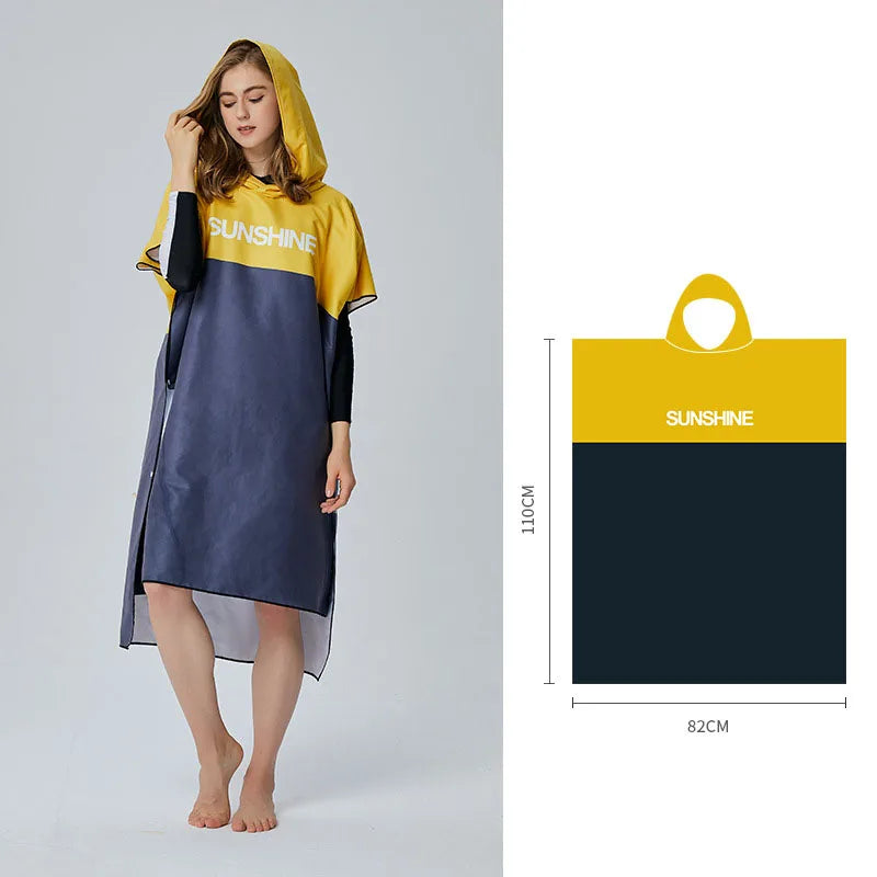 Luxurious microfiber beach cover-up with hood in yellow and navy, measuring 82x110cm. Quick-drying, stylish, perfect for sun-soaked adventures.